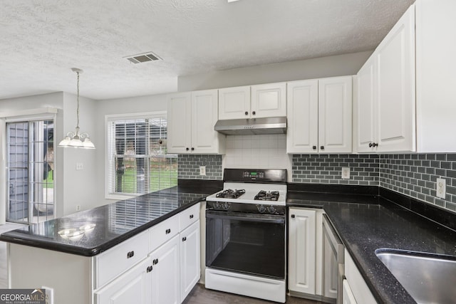2379 Fallbrook Ct, Duluth, GA 30096 - kitchen with white gas range, under cabinet range hood, a peninsula, white cabinets, and plenty of natural light