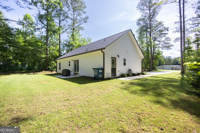 275 Bethlehem Church Rd, Carrollton, GA 30117 - back of property with a lawn and a patio