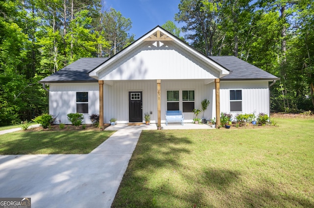 275 Bethlehem Church Rd, Carrollton, GA 30117 - modern farmhouse style home featuring covered porch and a front lawn
