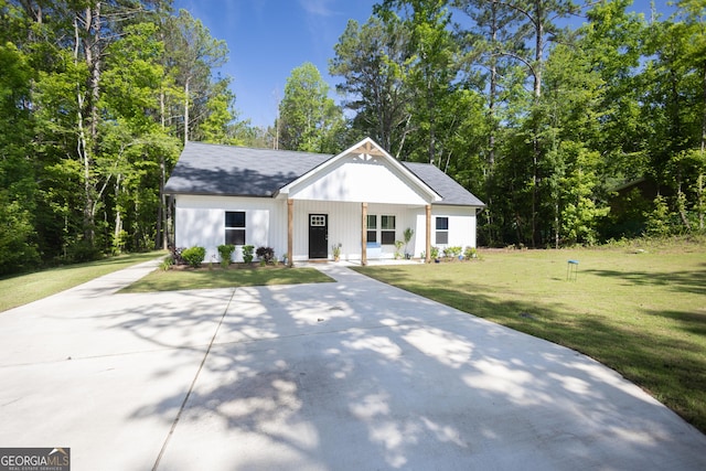 275 Bethlehem Church Rd, Carrollton, GA 30117 - modern inspired farmhouse featuring a front yard, covered porch, and driveway