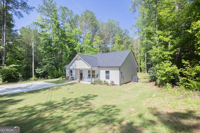 275 Bethlehem Church Rd, Carrollton, GA 30117 - view of front of home with a front yard and a shingled roof