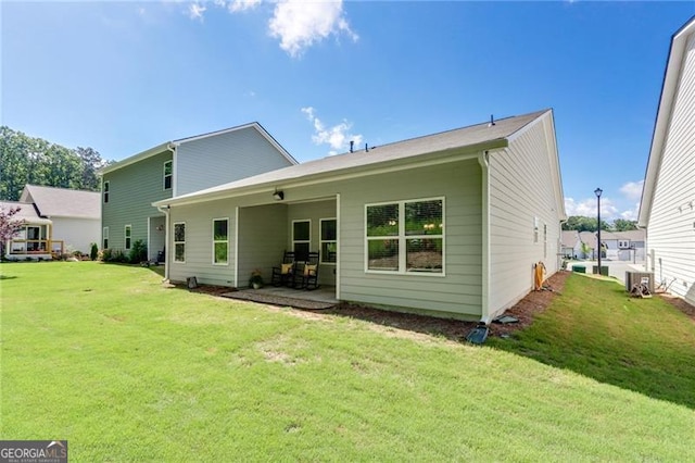 286 Kimberleys Xing, Jasper, GA 30143 - back of property with a lawn and a patio