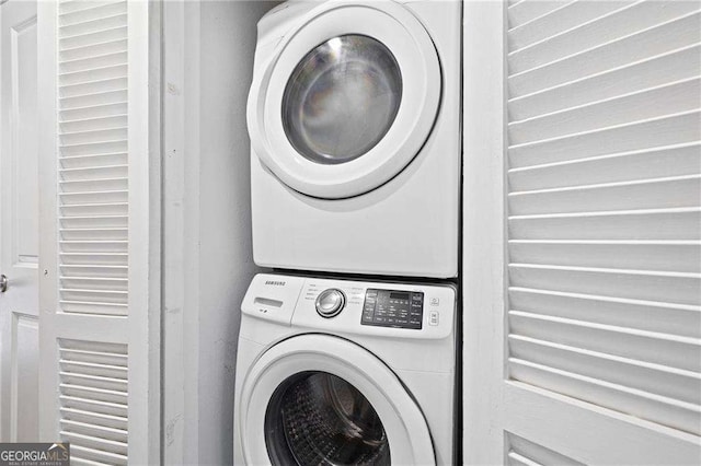383 Ralph Mcgill Blvd NE Unit J, Atlanta, GA 30312 - laundry room with stacked washer and clothes dryer