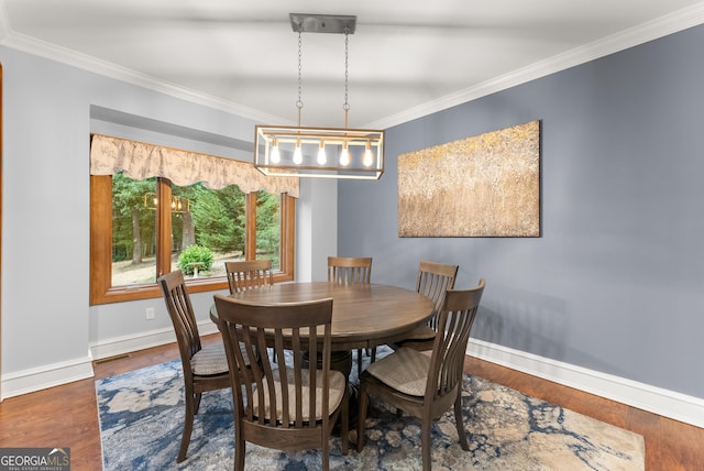 712 Meadow Run Ct, Clarkesville, GA 30523 - dining room with crown molding, wood finished floors, and a chandelier