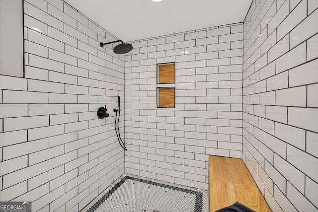 106 Draughons Dr, Saint Simons, GA 31522 - bathroom featuring a tile shower