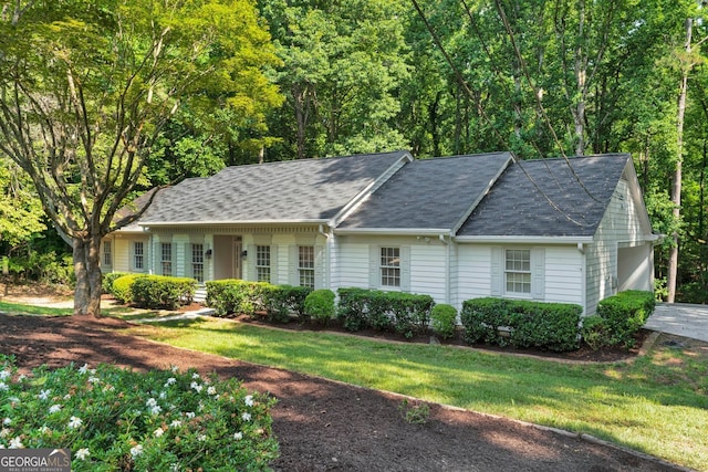 1590 Sunnybrook Farm Rd, Atlanta, GA 30350 - view of front of property featuring a front lawn and a shingled roof