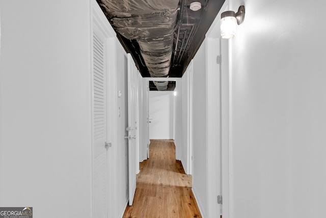 1590 Sunnybrook Farm Rd, Atlanta, GA 30350 - corridor featuring light wood finished floors