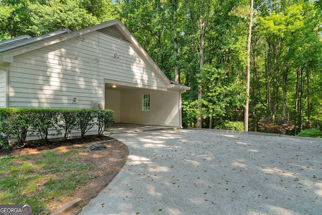 1590 Sunnybrook Farm Rd, Atlanta, GA 30350 - view of side of home with driveway