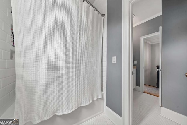 202 Jackson Rd SE, Milledgeville, GA 31061 - bathroom featuring shower / bath combination with curtain and baseboards
