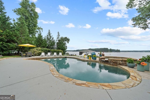 202 Jackson Rd SE, Milledgeville, GA 31061 - view of swimming pool featuring a patio, a pool with connected hot tub, and a water view