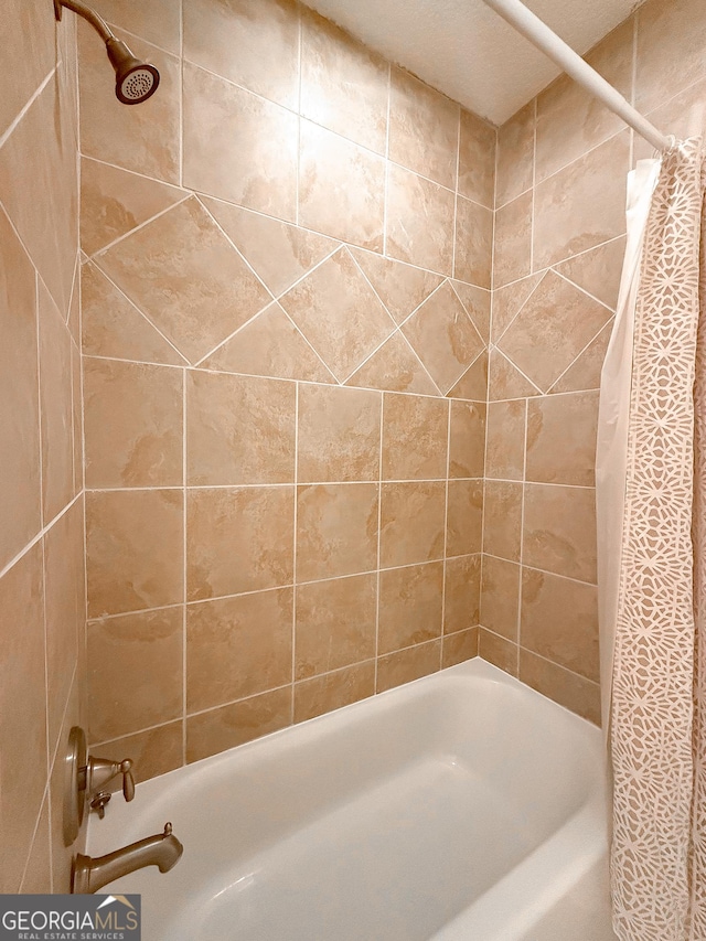 152 Huron Loop, Brunswick, GA 31523 - bathroom featuring shower / tub combo with curtain