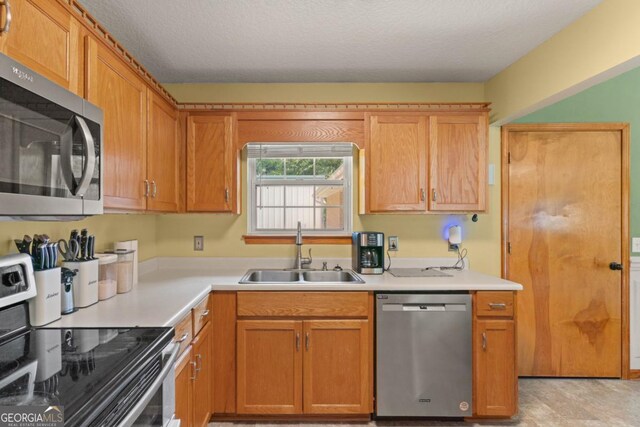 310 Ridge Rd, Kingsland, GA 31548 - kitchen with stainless steel appliances, light countertops, and a textured ceiling