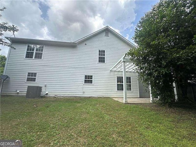 4189 Duncan Ives Dr, Buford, GA 30519 - back of property with a lawn