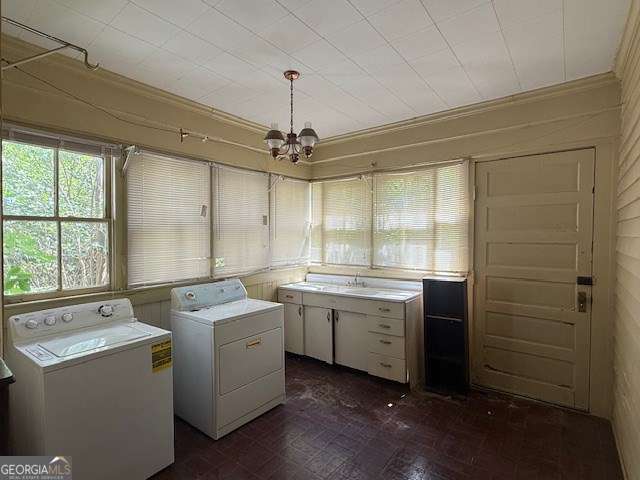 2205 Wilson Ave, Tifton, GA 31794 - laundry area with washing machine and clothes dryer, a chandelier, and crown molding