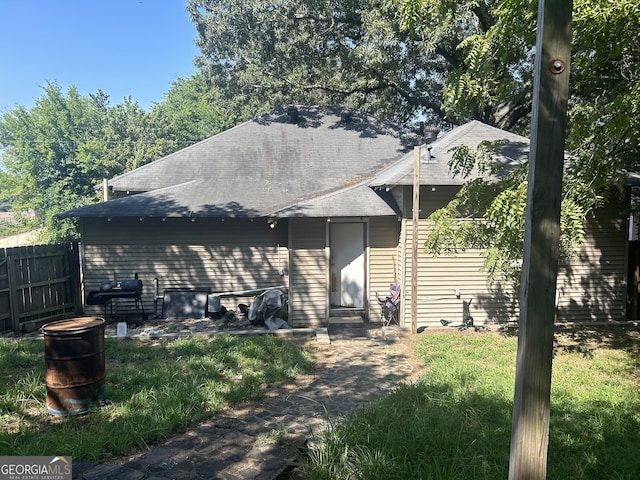1018 N 2nd Ave NW, Rome, GA 30165 - view of front of house featuring roof with shingles