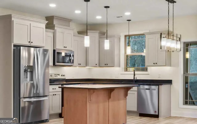 0 Nocona Trl, Ellijay, GA 30536 - kitchen featuring stainless steel appliances, a center island, dark countertops, recessed lighting, and decorative light fixtures