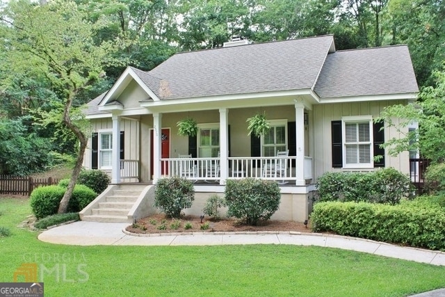 2576 Old Holton Rd, Macon, GA 31204 - view of front facade featuring a porch, roof with shingles, and a front yard