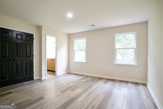 300 Saddle Creek Ln, Roswell, GA 30076 - unfurnished bedroom with light wood finished floors and ensuite bath