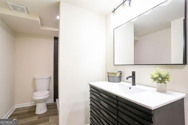 300 Saddle Creek Ln, Roswell, GA 30076 - bathroom featuring wood finished floors and vanity