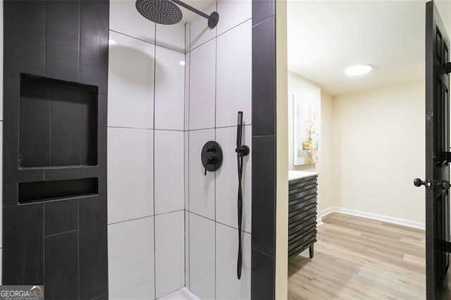 300 Saddle Creek Ln, Roswell, GA 30076 - full bathroom with wood finished floors and tiled shower