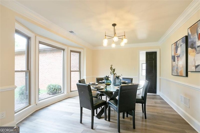 300 Saddle Creek Ln, Roswell, GA 30076 - dining area featuring a chandelier, healthy amount of natural light, crown molding, and wood finished floors