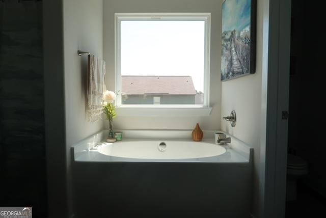 11096 Cornerstone Way, Hampton, GA 30228 - bathroom featuring a bath and toilet