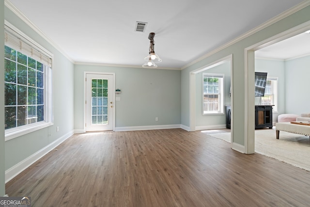 3095 Chattahoochee Trce, Gainesville, GA 30506 - unfurnished living room featuring wood finished floors, plenty of natural light, and crown molding