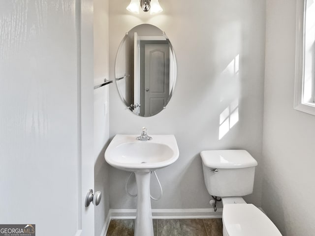 2438 Suwanee Pointe Dr, Lawrenceville, GA 30043 - bathroom featuring toilet and baseboards