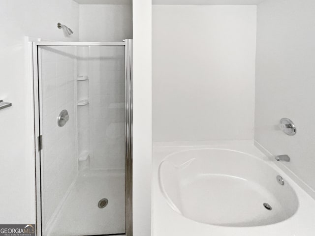 2438 Suwanee Pointe Dr, Lawrenceville, GA 30043 - full bath with a stall shower and a garden tub