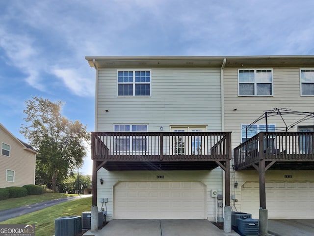 2438 Suwanee Pointe Dr, Lawrenceville, GA 30043 - back of property featuring an attached garage and driveway