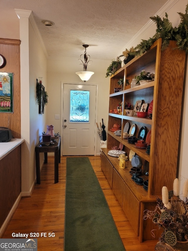 1904 S State Line Rd, Lagrange, GA 30240 - mudroom featuring crown molding, light wood-style flooring, and a textured ceiling