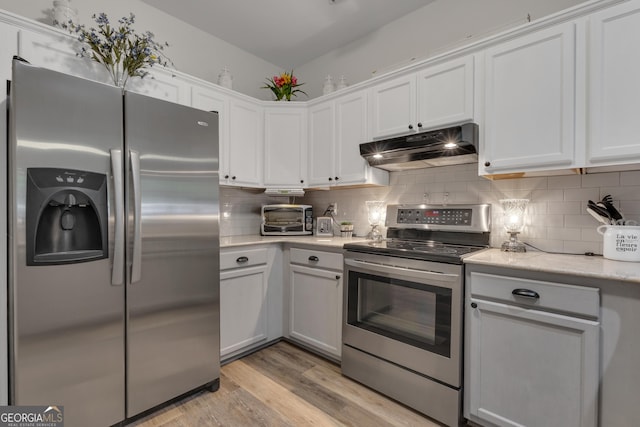 259 Coweta St, Senoia, GA 30276 - kitchen with stainless steel appliances, under cabinet range hood, light wood finished floors, and tasteful backsplash
