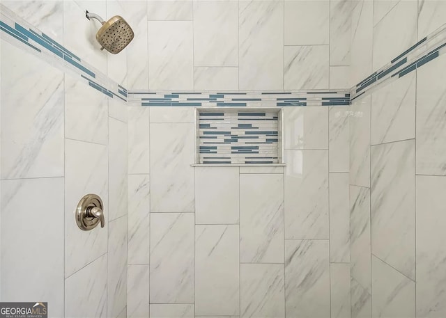 2917 W Clifton St, Tampa, FL 33614 - bathroom featuring a tile shower