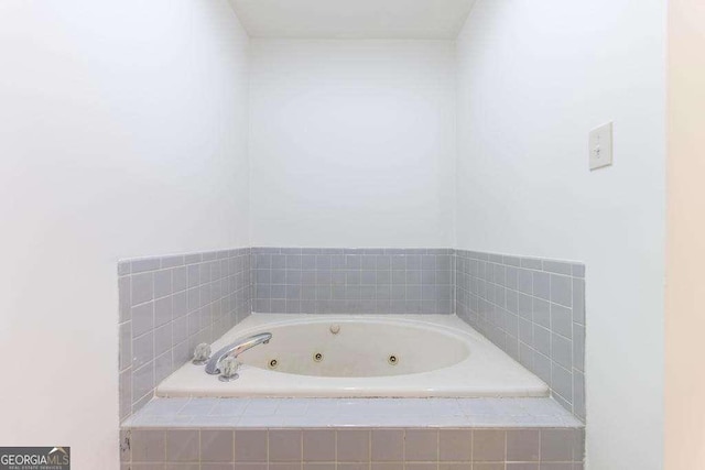 321 Riverbend Ct, Macon, GA 31211 - bathroom featuring a tub with jets