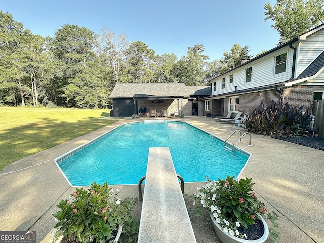 1501 E Main St, Hogansville, GA 30230 - outdoor pool featuring a patio area, a yard, a diving board, and view of scattered trees
