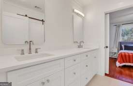 1016 Seiler Ave, Savannah, GA 31401 - full bath with double vanity and connected bathroom
