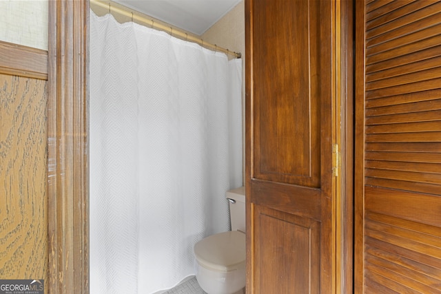 2540 Sugar Hill Rd, Unadilla, GA 31091 - bathroom featuring toilet and a shower with curtain