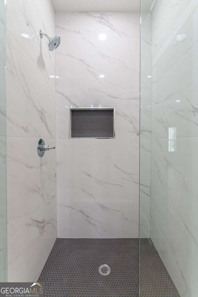 540 Sunset Ave, Comer, GA 30629 - full bath featuring a marble finish shower