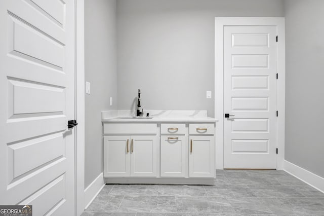 194 Forest Berry Ct Unit 98M2, Newnan, GA 30265 - bar featuring a sink and baseboards