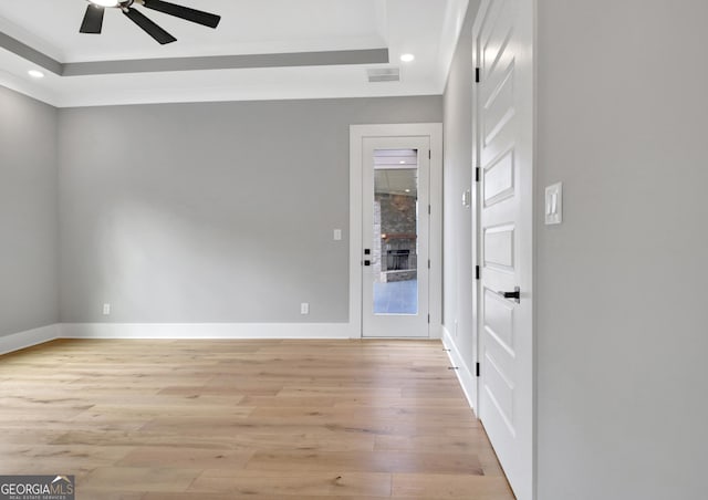 194 Forest Berry Ct Unit 98M2, Newnan, GA 30265 - unfurnished room with a raised ceiling, ceiling fan, light wood finished floors, and recessed lighting