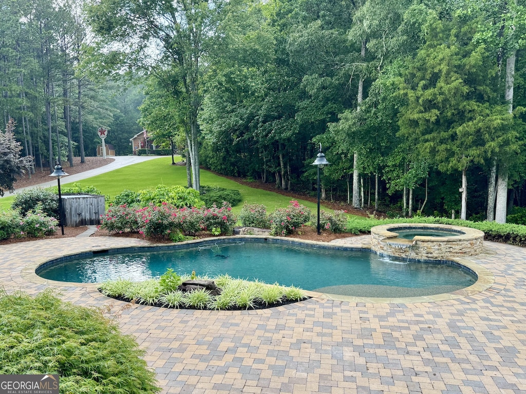 7970 Berea Rd, Winston, GA 30187 - view of swimming pool featuring a lawn and a pool with connected hot tub