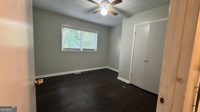 4550 Cypress Ridge Ct, Stone Mountain, GA 30083 - unfurnished bedroom with a textured ceiling, dark wood-style floors, a closet, and ceiling fan