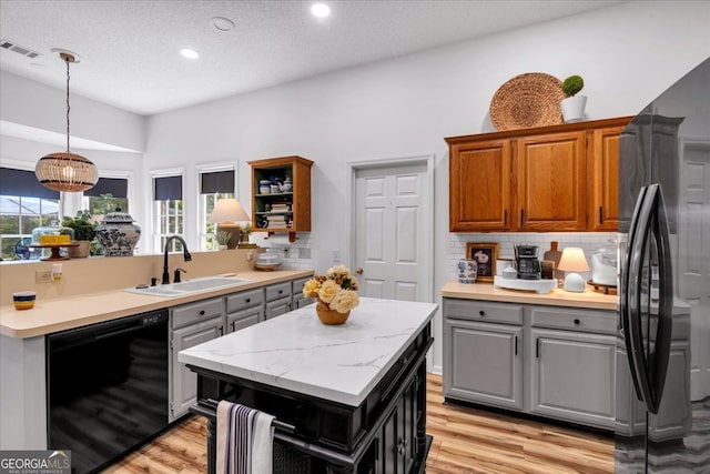 4385 Pinehollow Ct, Alpharetta, GA 30022 - kitchen featuring black appliances, decorative backsplash, gray cabinets, light countertops, and recessed lighting