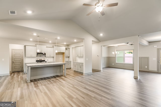 32 Sourwood Dr, Mansfield, GA 30055 - kitchen featuring appliances with stainless steel finishes, light wood-style flooring, a ceiling fan, lofted ceiling, and recessed lighting