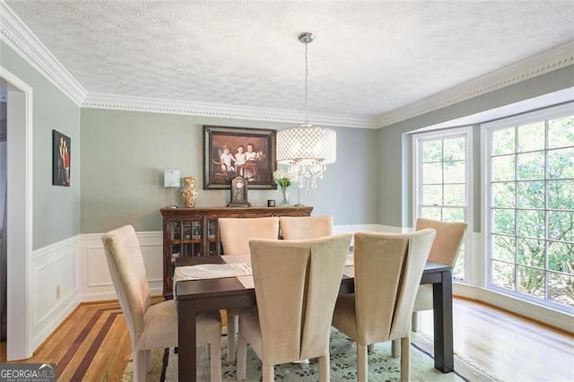 7045 Hunters Knl NE, Sandy Springs, GA 30328 - dining space featuring light wood-style floors, plenty of natural light, a textured ceiling, ornamental molding, and a chandelier