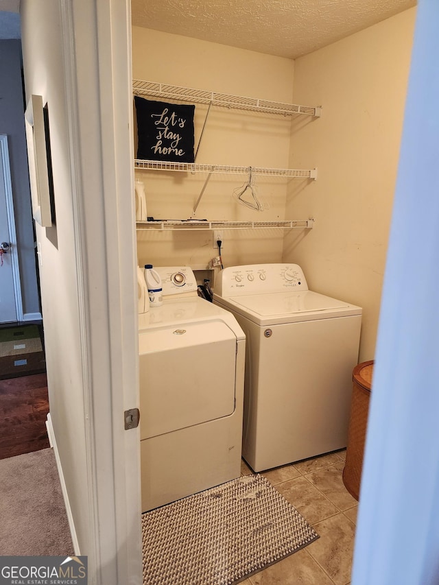 979 Simonton Dr, Lawrenceville, GA 30045 - laundry room featuring washing machine and clothes dryer and a textured ceiling