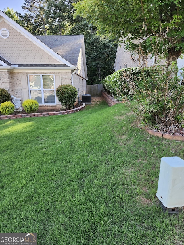 979 Simonton Dr, Lawrenceville, GA 30045 - view of yard
