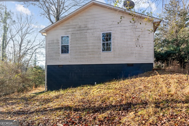 110 Clearview St, Clarkesville, GA 30523 - view of side of property featuring crawl space