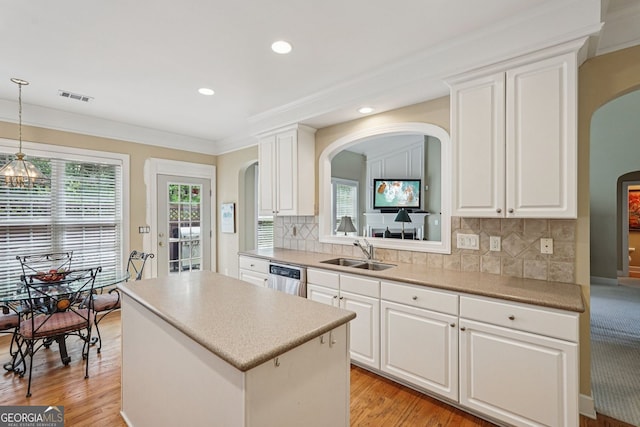 25 Hampreston Ct, Alpharetta, GA 30022 - kitchen featuring arched walkways, a kitchen island, recessed lighting, light wood finished floors, and crown molding