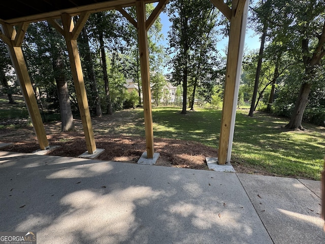 1535 Smoke Hill Dr, Hoschton, GA 30548 - view of grassy yard with a patio